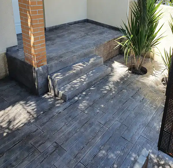 Instalación hormigón impreso patio y terraza