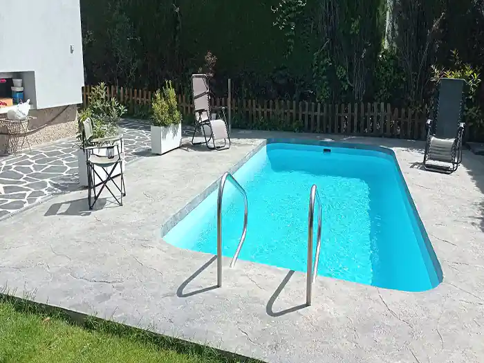 Instalación y mantenimiento hormigón impreso para bordes de piscina