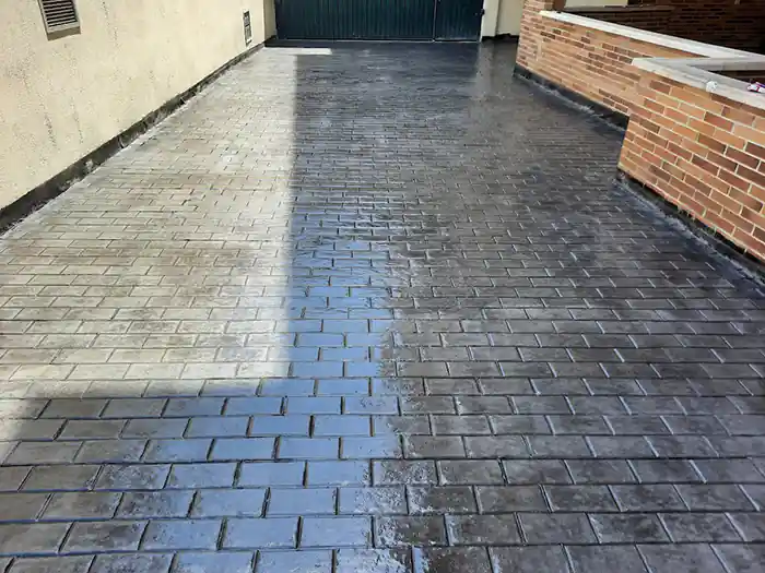 Instalación de hormigón impreso para rampas de garaje