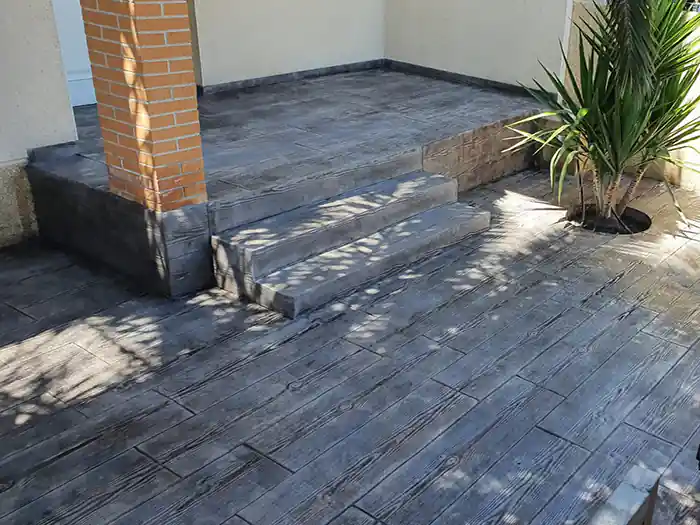 Instalación y mantenimiento hormigón impreso patios y terrazas